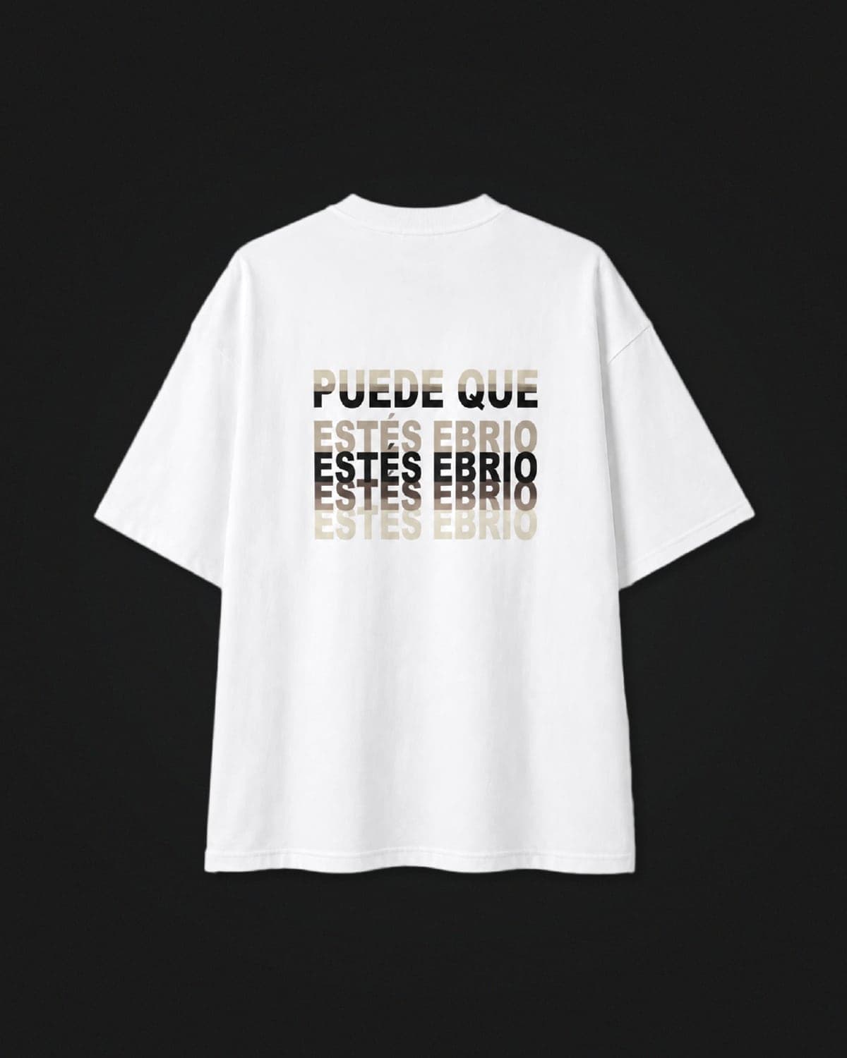 PUEDE QUE ESTÉS EBRIO, Polo Blanco, foto de estudio sobre fondo neutro